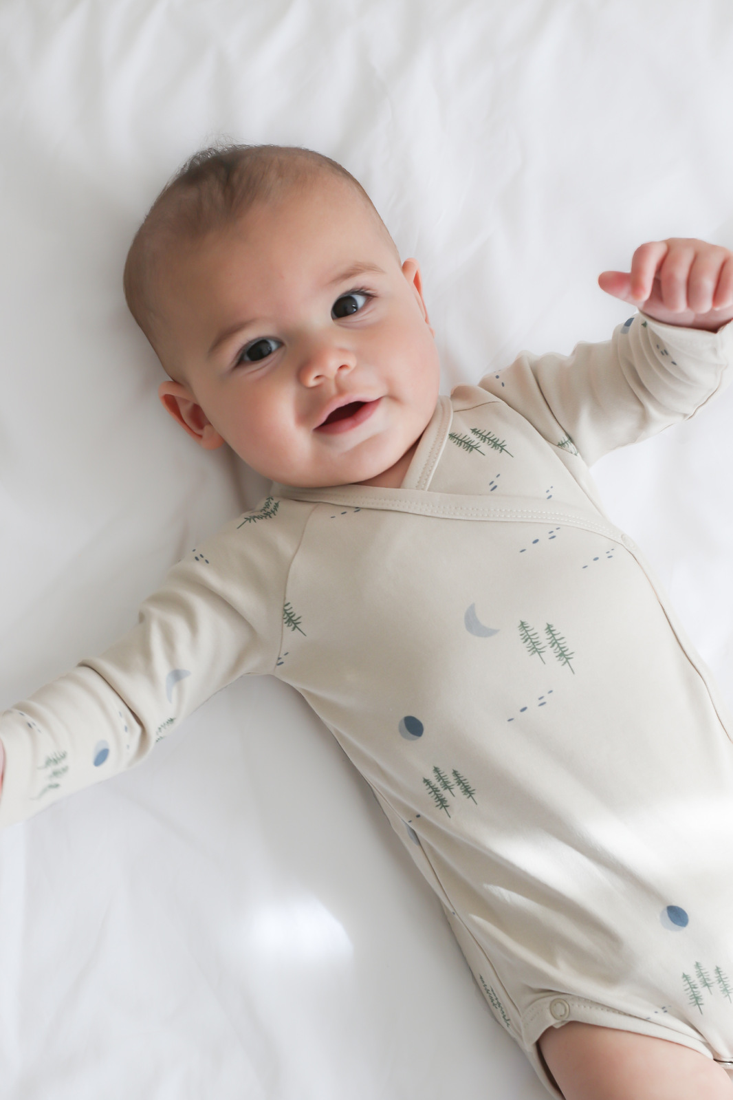 Kimono onesie with sales mittens