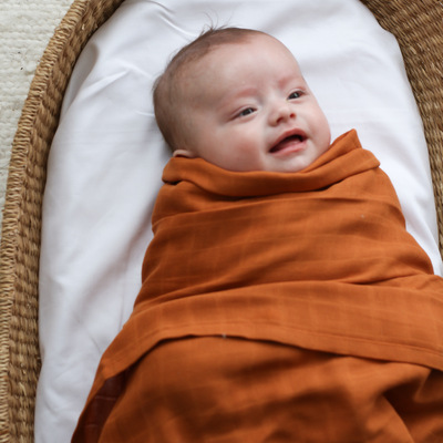 Essentials Muslin wrap [colour: Rust]